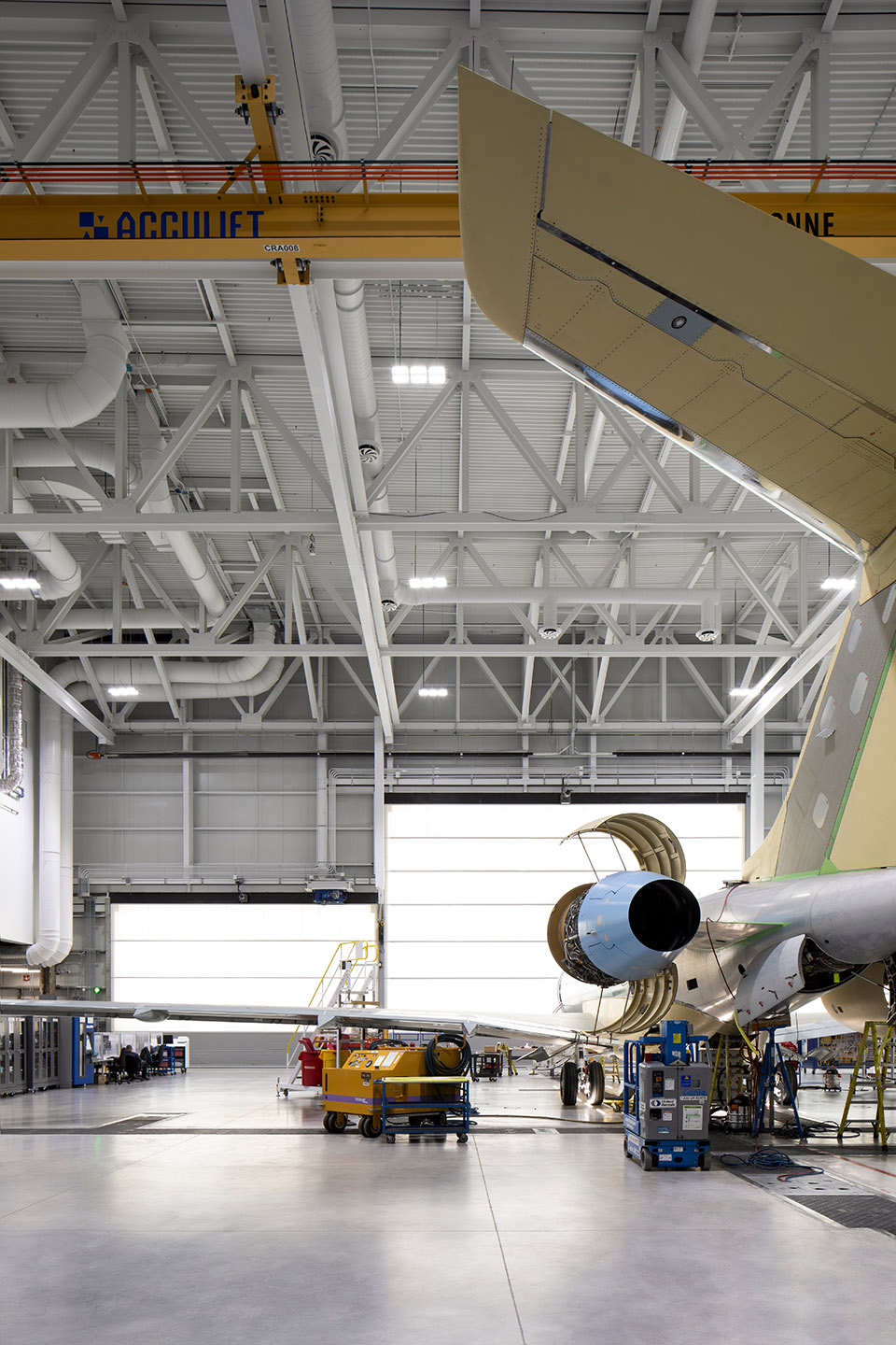 bombardier aircraft assembly centre by neuf architectes