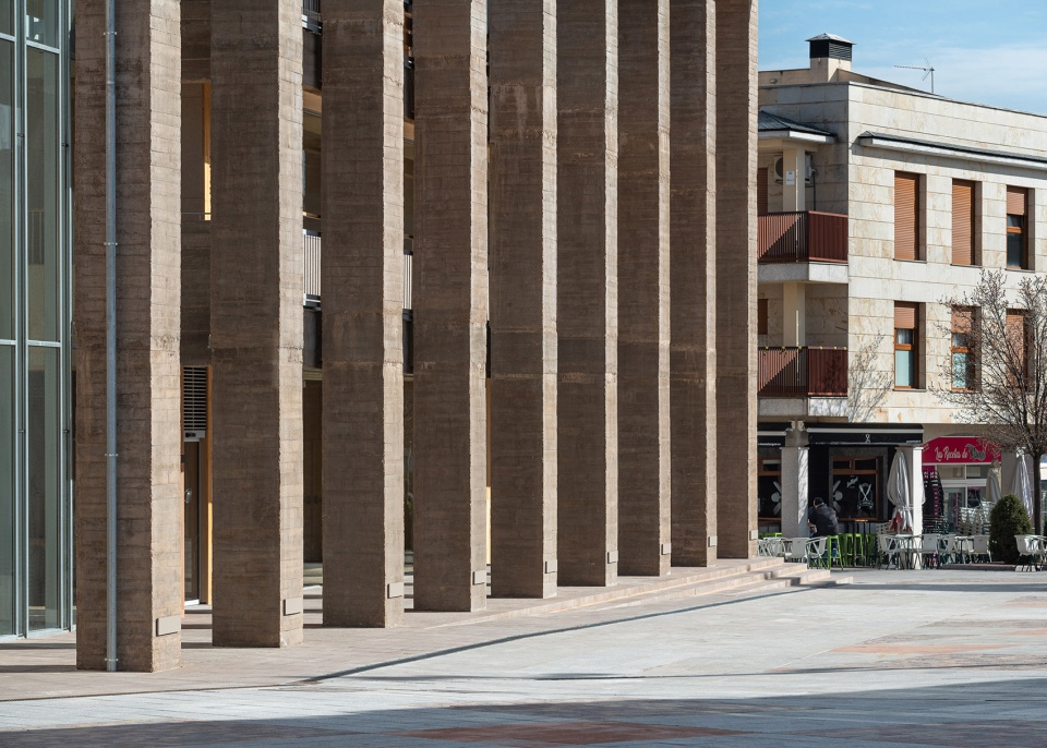 carbajosa de la sagrada cultural center by gabriel gallegos borges