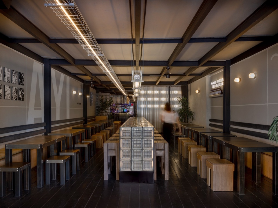 ayi pub by barn arch