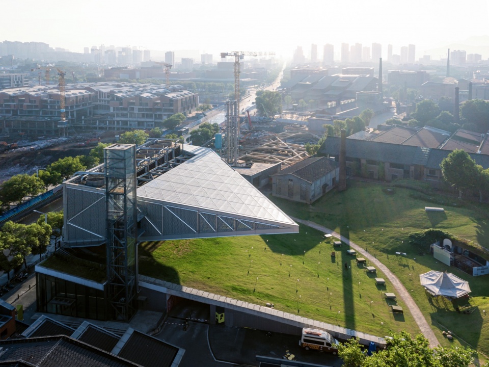 Jingdezhen Taoxichuan Cloud Engine Energy Center China by XING DESIGN