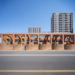 The kindergarten next to the old warehouses by URBANUS