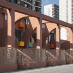 The kindergarten next to the old warehouses by URBANUS