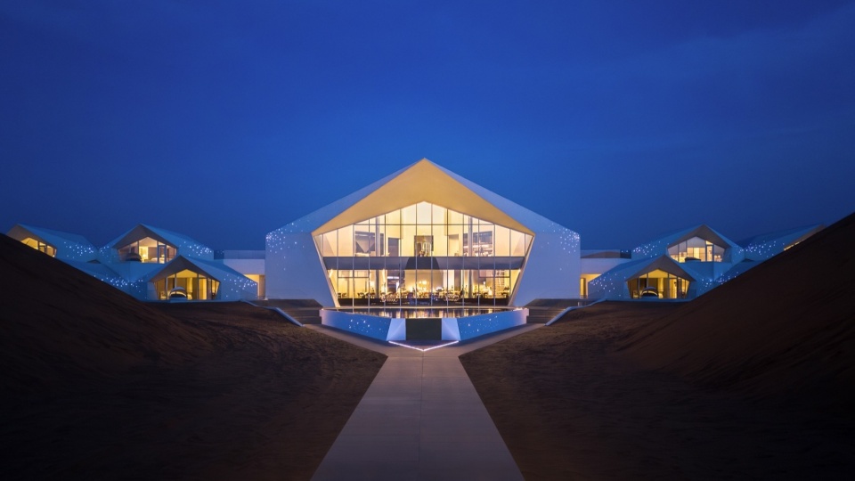 ZhongWei Desert Diamond Hotel by SHUISHI Micron Architects