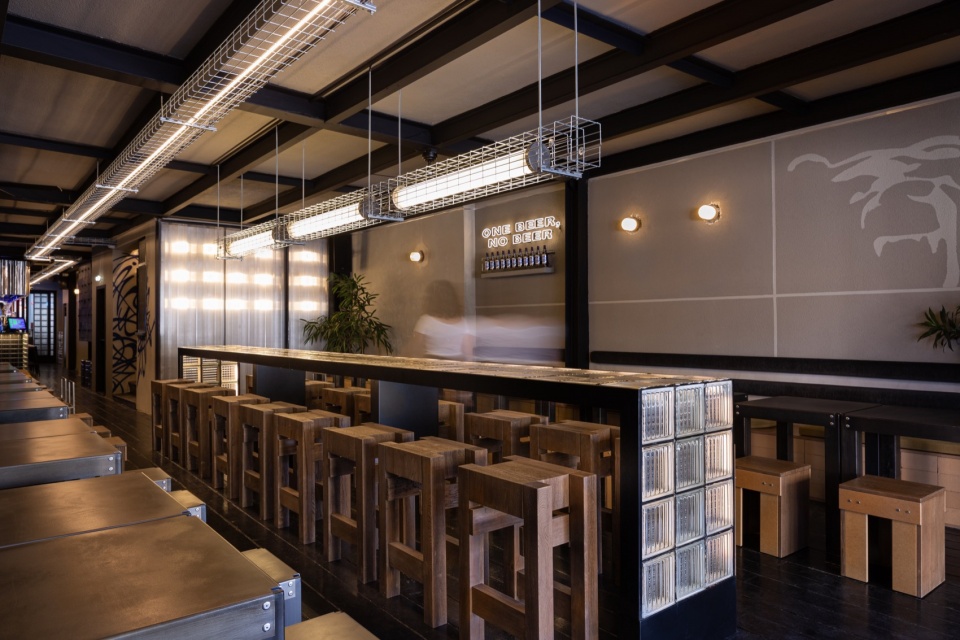 ayi pub by barn arch