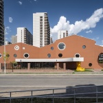 The kindergarten next to the old warehouses by URBANUS