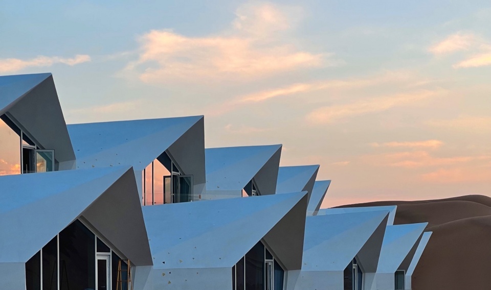 ZhongWei Desert Diamond Hotel by SHUISHI Micron Architects