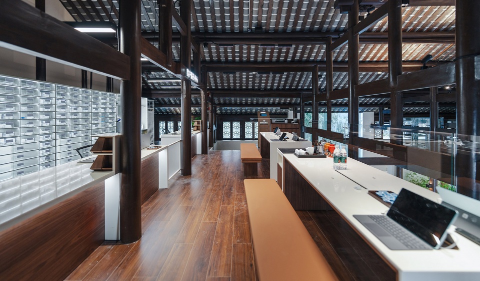 honor flagship store by honor retail design studio
