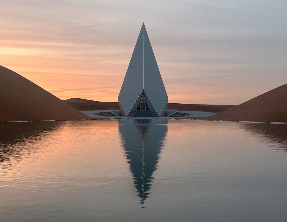 ZhongWei Desert Diamond Hotel by SHUISHI Micron Architects