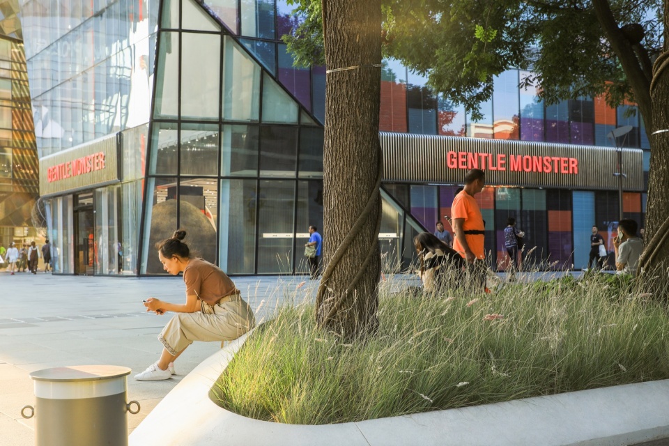 Picturesque Landscape Comprehensive Environmental Renewal Design of Sanlitun Road in Beijing by DIMU Design CAFA A Urban Art Innovation C...