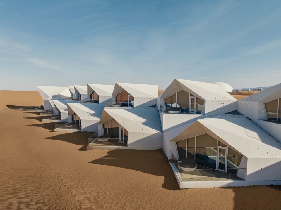 ZhongWei Desert Diamond Hotel by SHUISHI Micron Architects