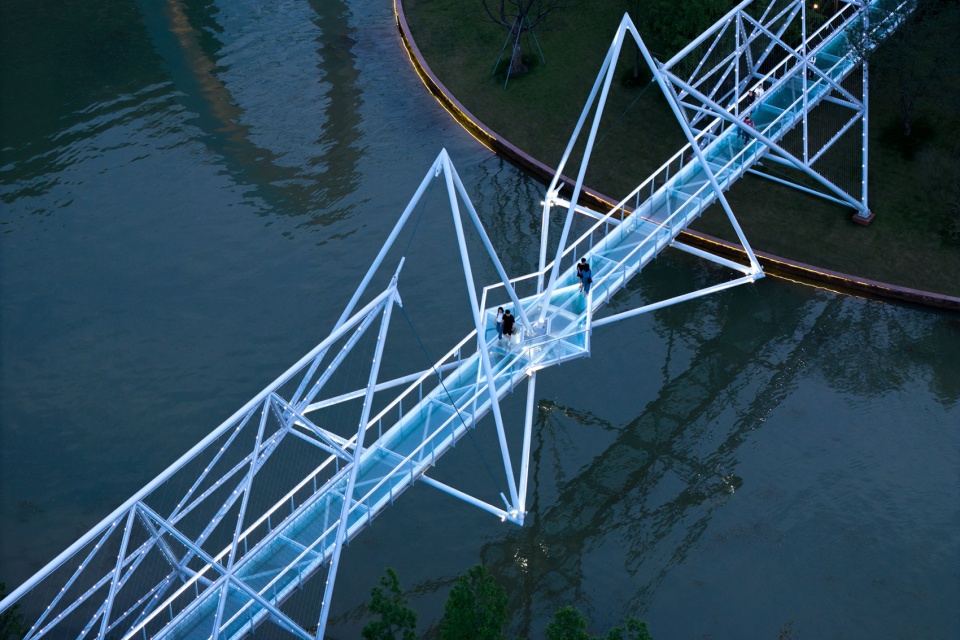 unarchitecte edenland pedestrian bridge in luxelakes by unarchitecte