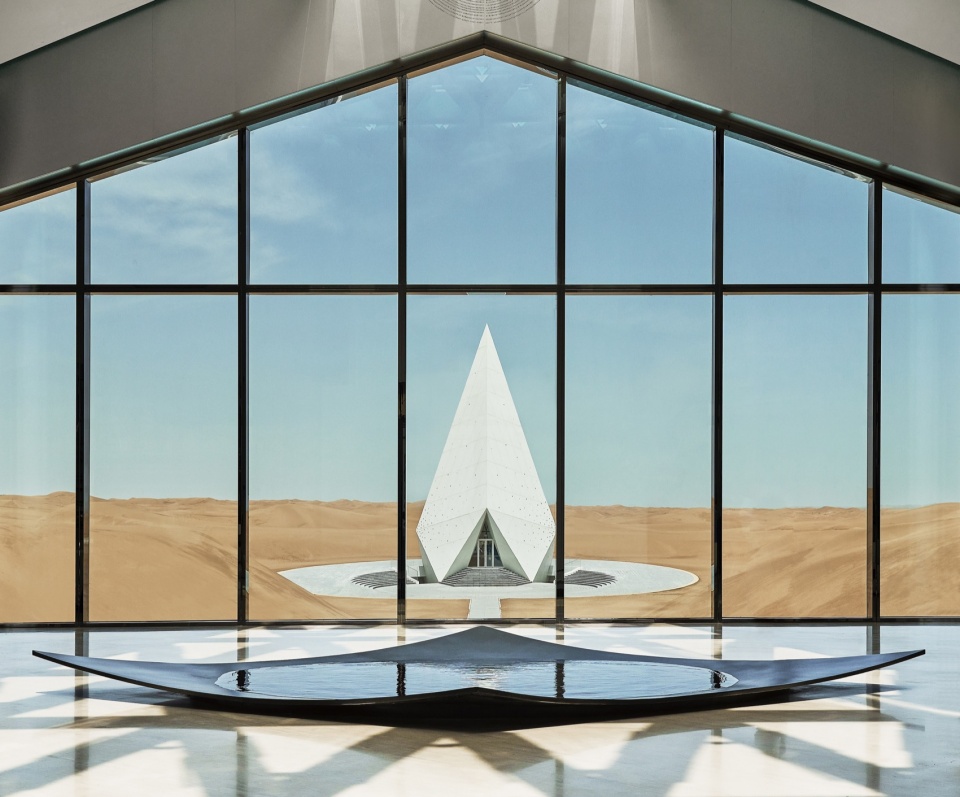 ZhongWei Desert Diamond Hotel by SHUISHI Micron Architects