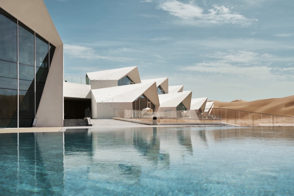 ZhongWei Desert Diamond Hotel by SHUISHI Micron Architects