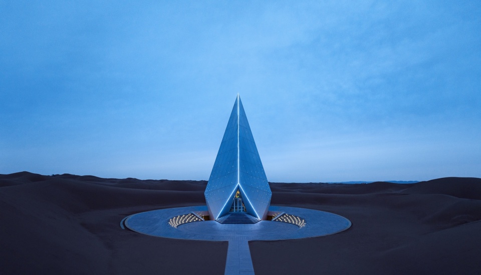 ZhongWei Desert Diamond Hotel by SHUISHI Micron Architects