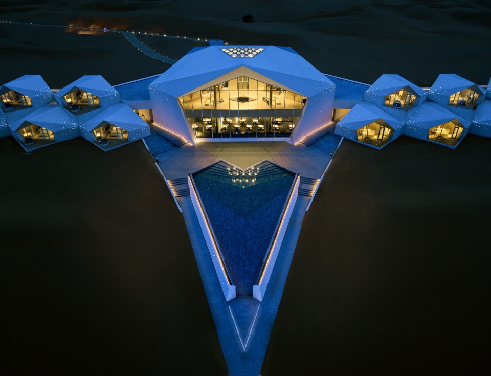 ZhongWei Desert Diamond Hotel by SHUISHI Micron Architects