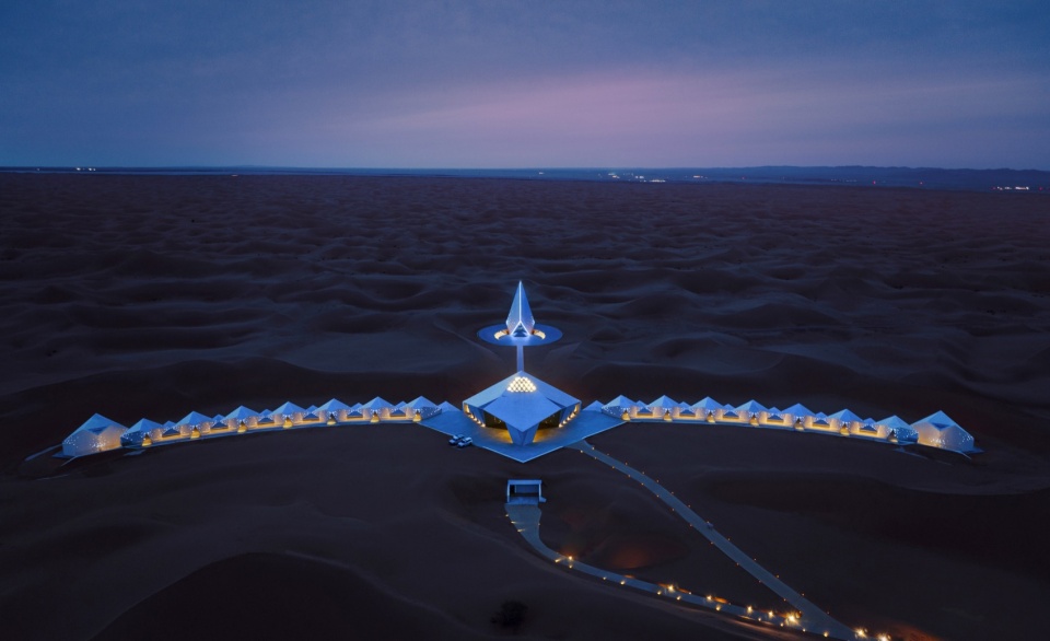 ZhongWei Desert Diamond Hotel by SHUISHI Micron Architects