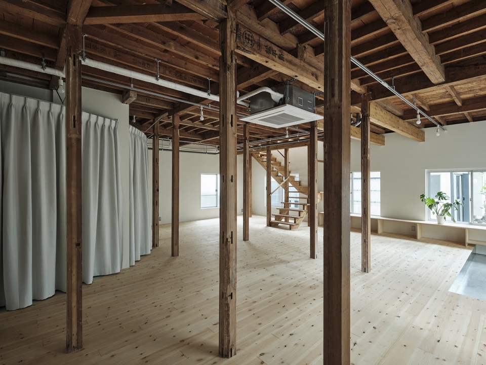 commercial space in minato by roovice