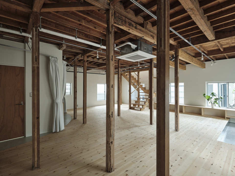 commercial space in minato by roovice