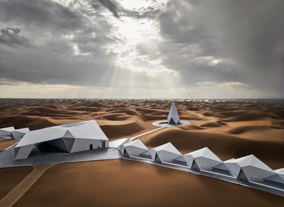 ZhongWei Desert Diamond Hotel by SHUISHI Micron Architects