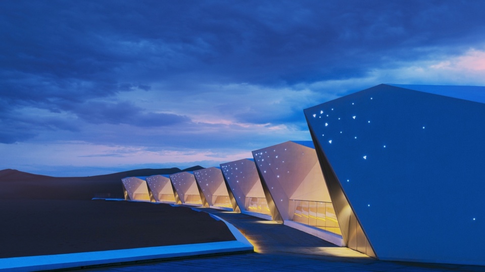 ZhongWei Desert Diamond Hotel by SHUISHI Micron Architects