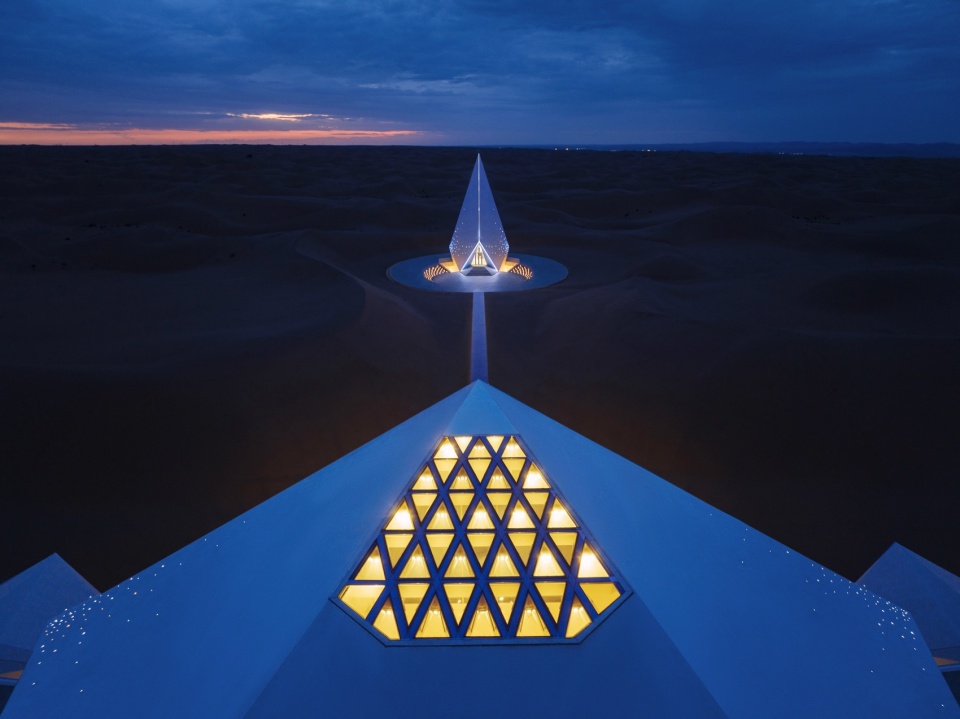 ZhongWei Desert Diamond Hotel by SHUISHI Micron Architects