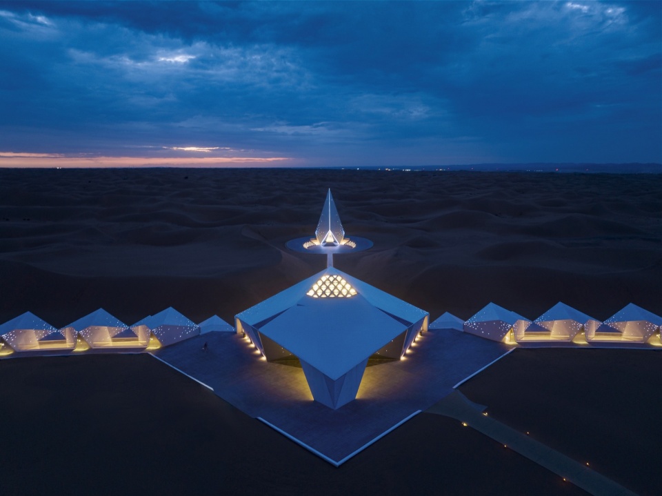 ZhongWei Desert Diamond Hotel by SHUISHI Micron Architects