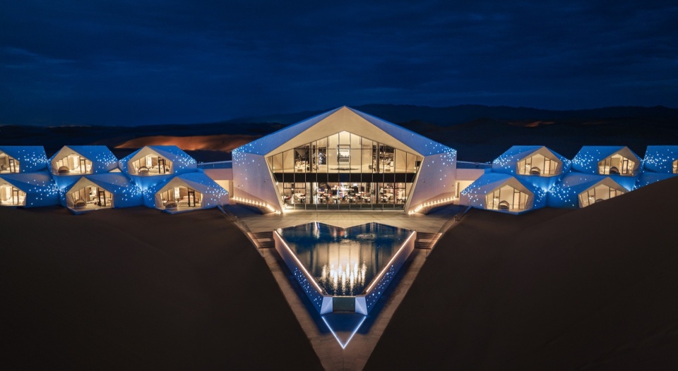 ZhongWei Desert Diamond Hotel by SHUISHI Micron Architects