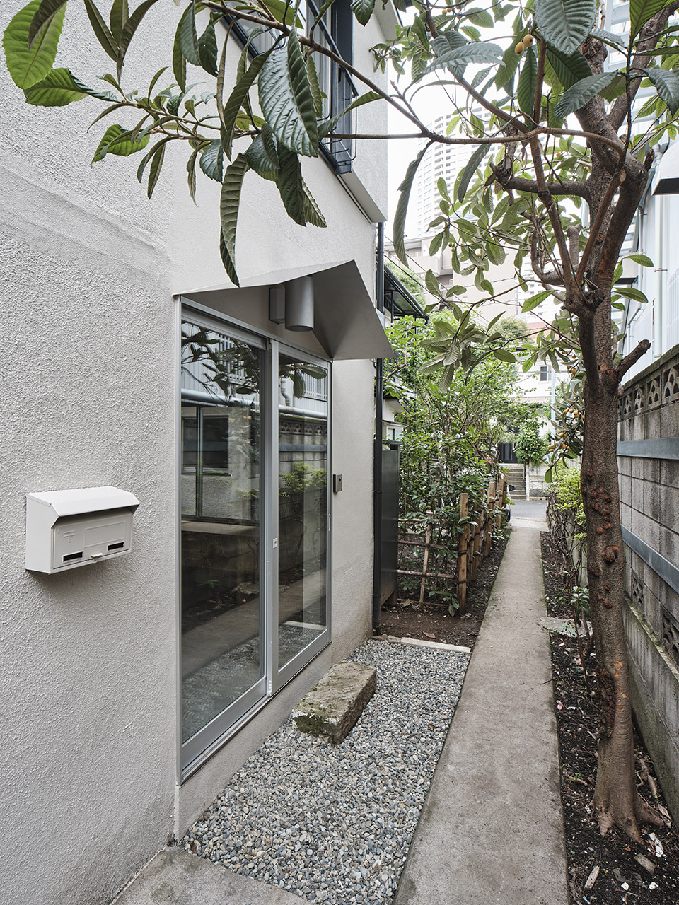 commercial space in minato by roovice