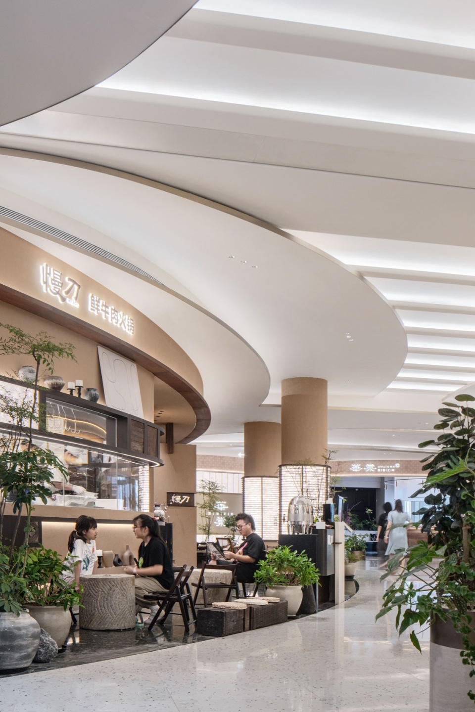 绿植与餐厅门面 © 青橙影像 Greenery and Canteen Facade © CYAN ORANGE IMAGE
