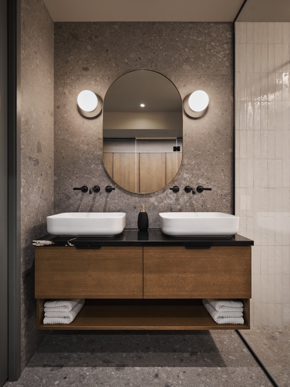 full 880 19 89706 sc v2com suite 201 by mu architecture