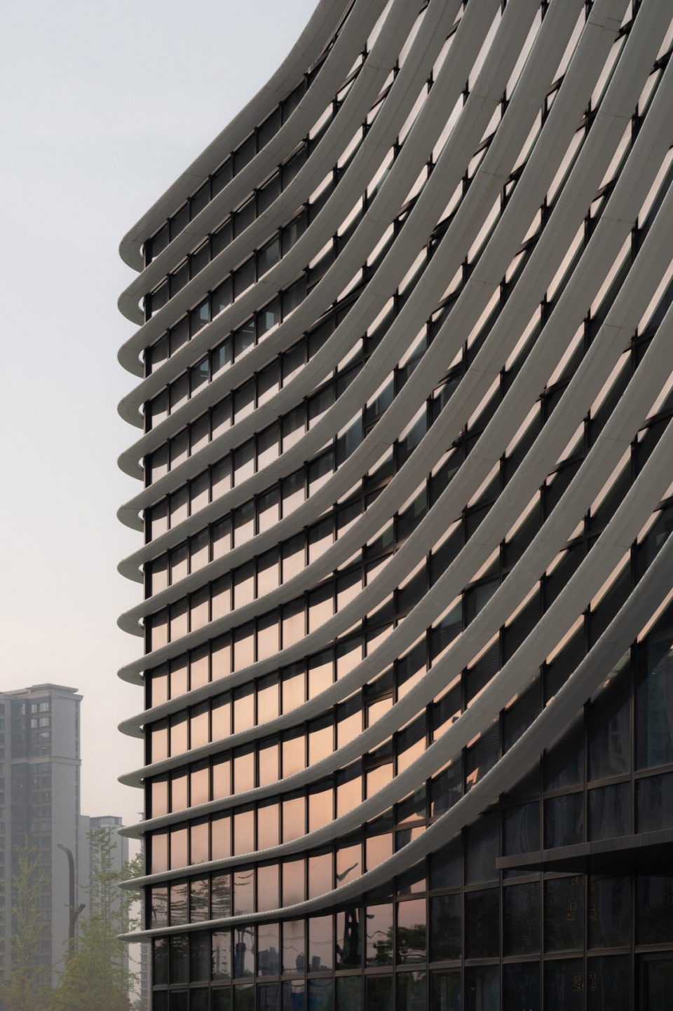 Twilight Reflection on the Facade 夕阳映衬©柯剑波