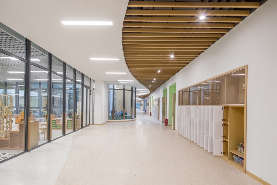 室内走道兼做活动空间© 张超 ingyuan kindergarten