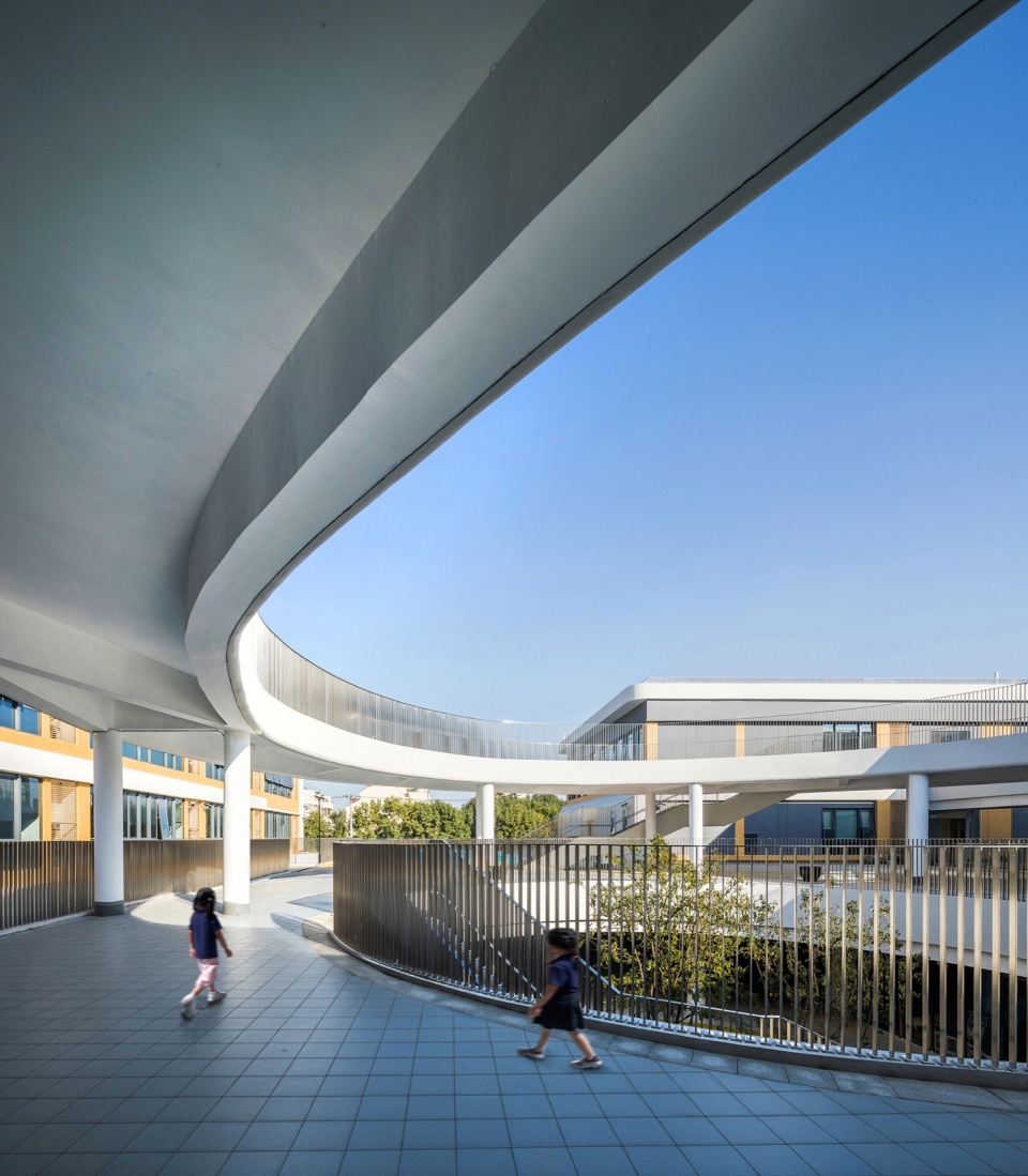 活力环兼做风雨连廊© 张超 ingyuan kindergarten