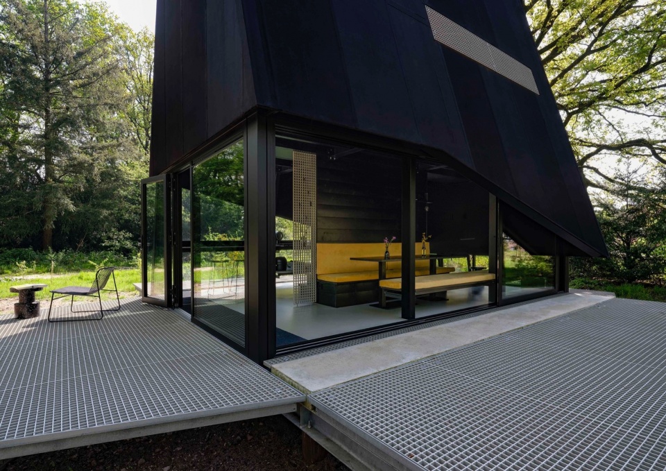Retreat Stay Under the Radar by Sander van Schaik