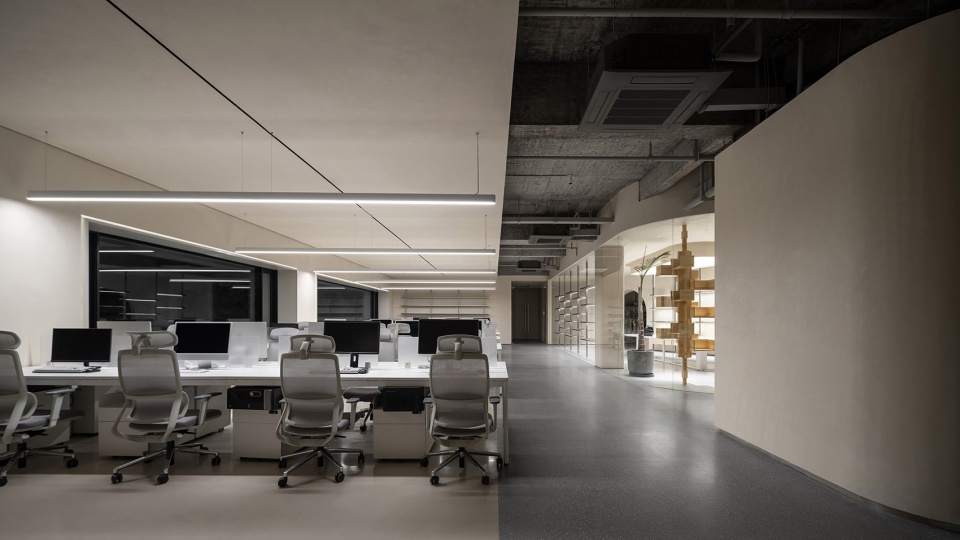 toutou office space by young design