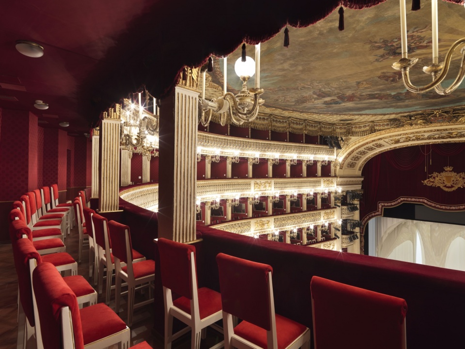 Simon Boccanegra on stage at the Teatro di San Carlo by Alcantara Kengo Kuma
