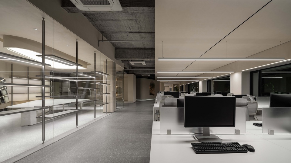 toutou office space by young design