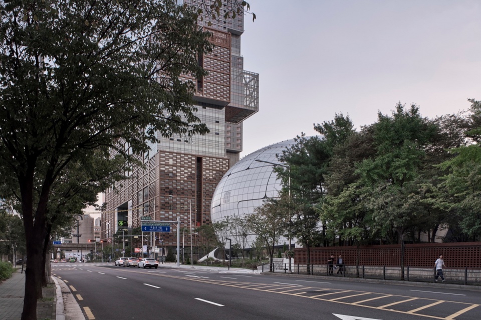 Seoul Robot AI Museum by Melike Altinisik Architects