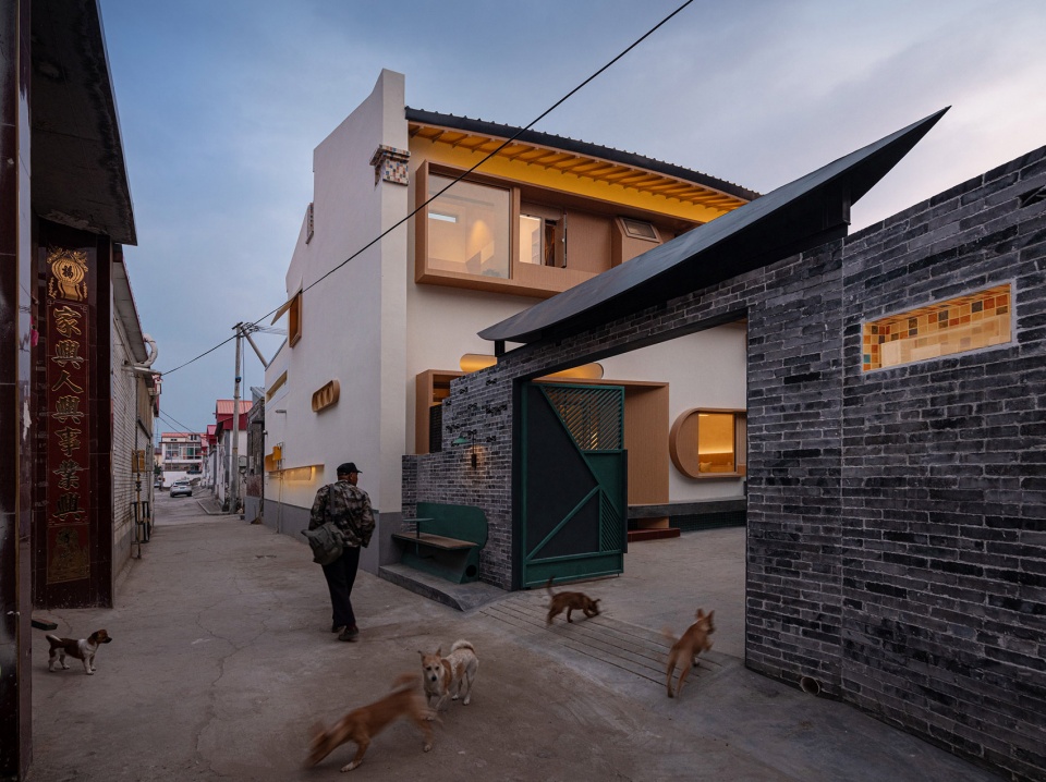 warm studio home by ao silent studio