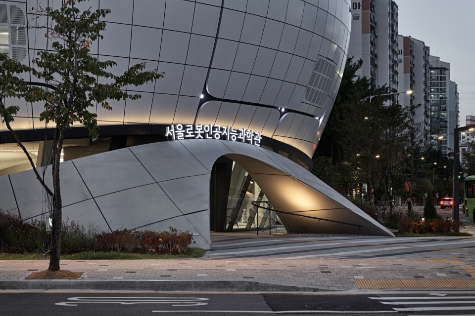 Seoul Robot AI Museum by Melike Altinisik Architects