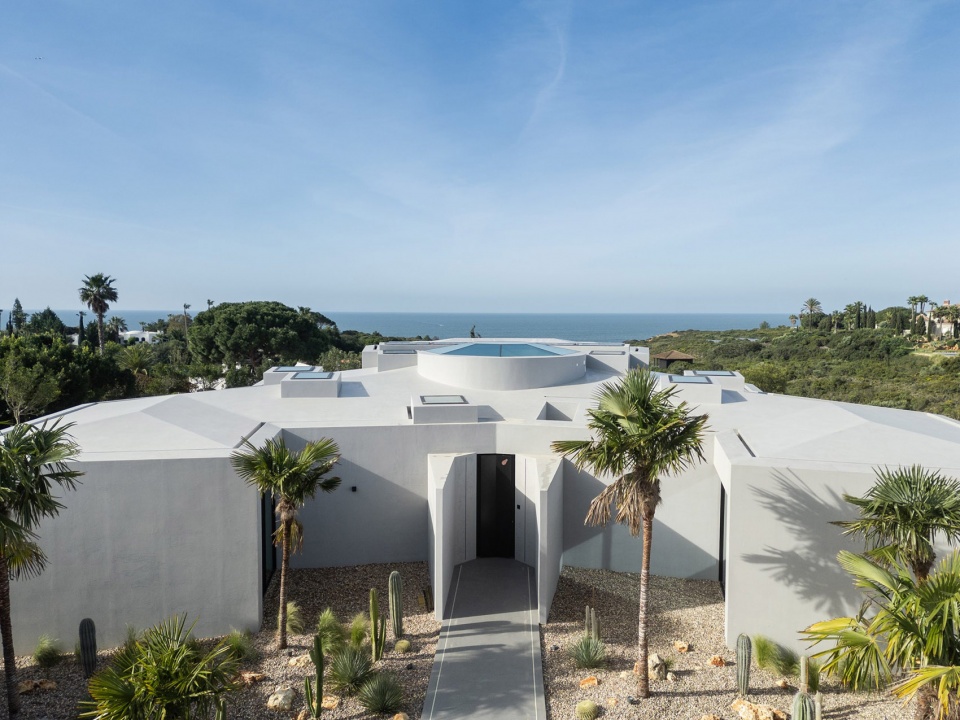 sky base one by bespoke architects