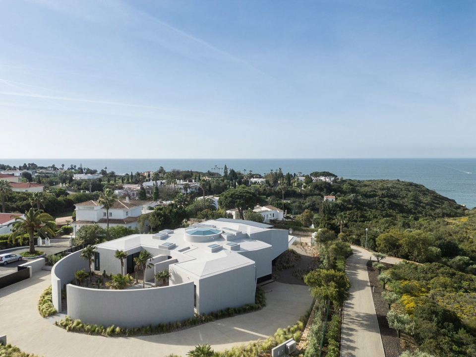 sky base one by bespoke architects