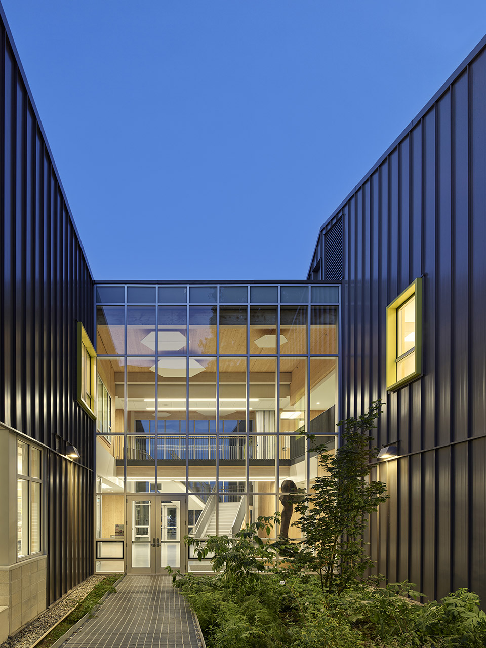 wək̓ʷan̓əs tə syaqʷəm elementary school by hcma architecture design