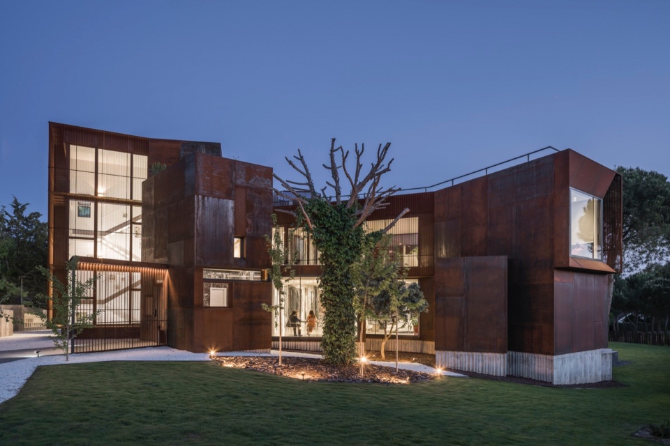 La Casa que se Bifurca by Voluar Arquitectura