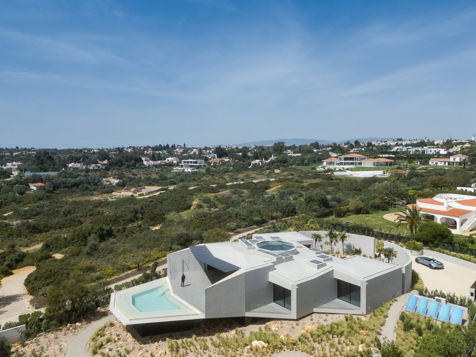 sky base one by bespoke architects