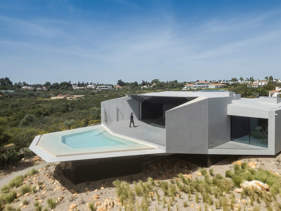 sky base one by bespoke architects