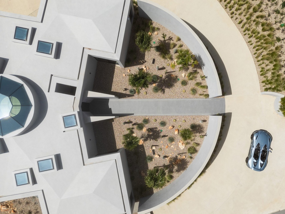 sky base one by bespoke architects