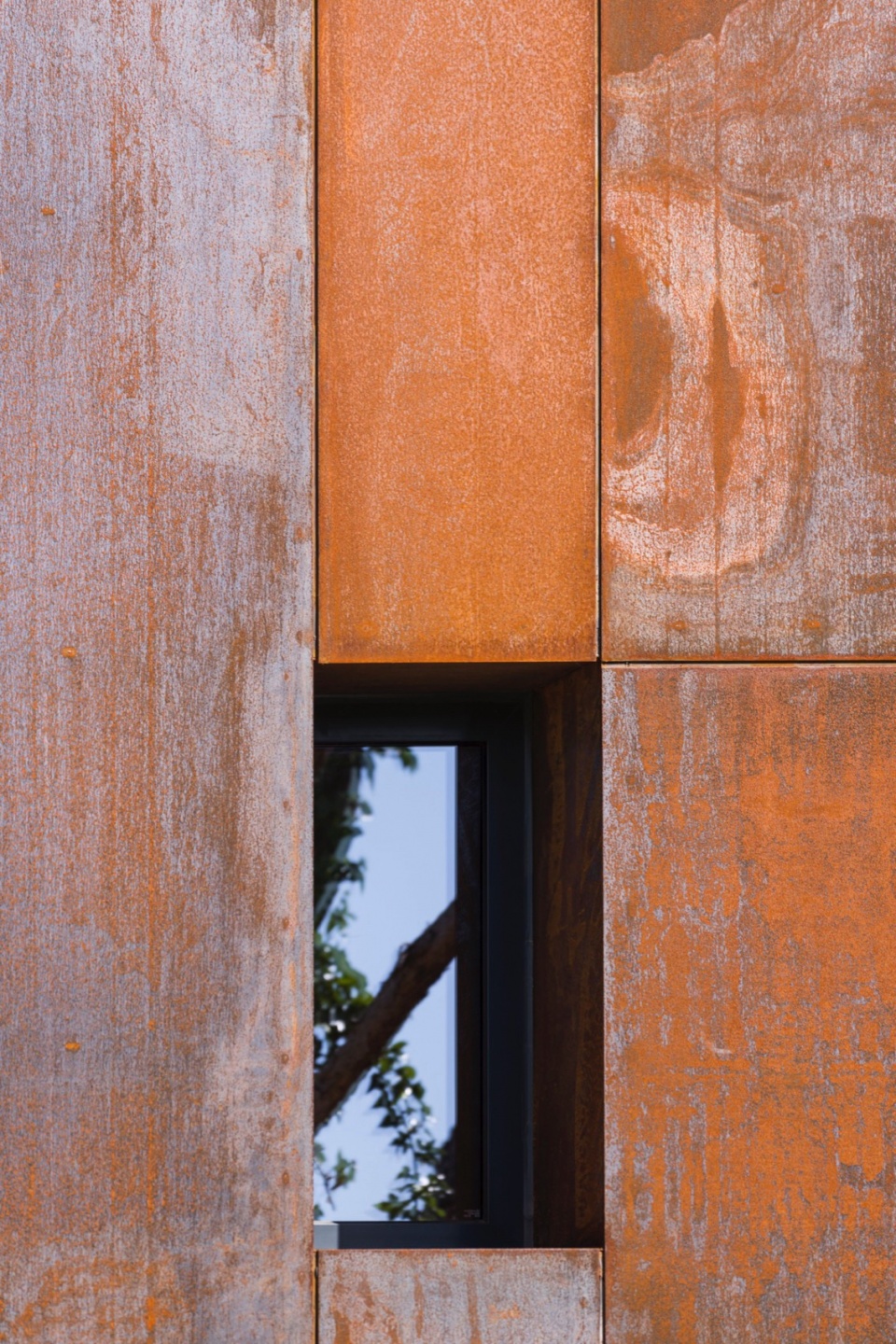 La Casa que se Bifurca by Voluar Arquitectura