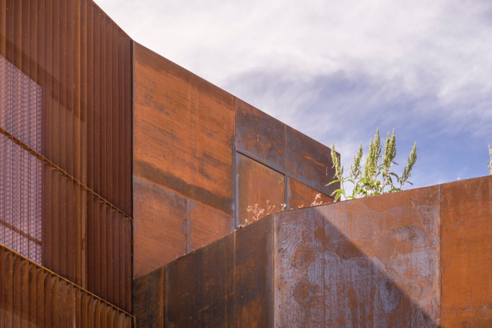 La Casa que se Bifurca by Voluar Arquitectura