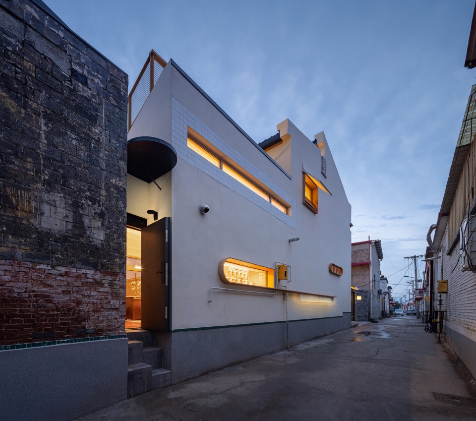 warm studio home by ao silent studio